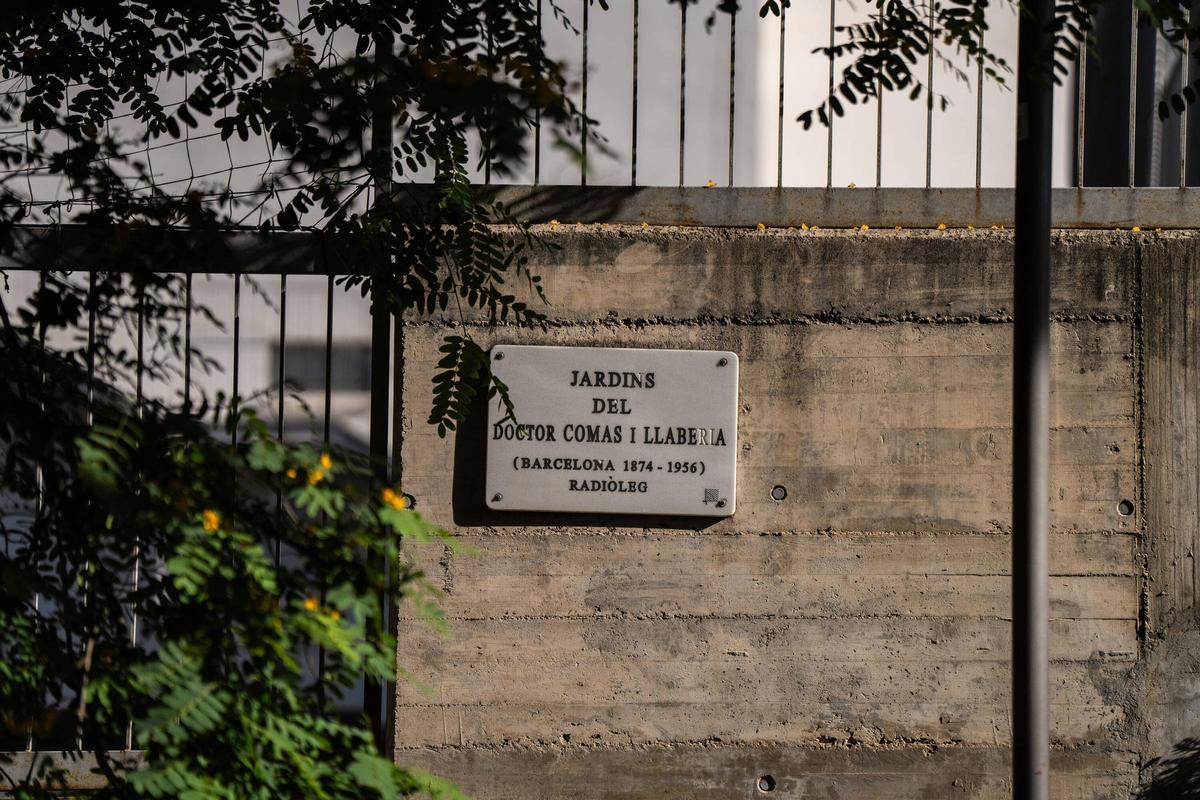 Vecinos de Vallcarca protestan por la construcción de un IES en los jardines Comas Llaberia