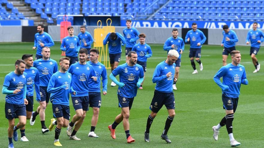 La plantilla deportivista, durante el entrenamiento de ayer en Abegondo. |  // VÍCTOR ECHAVE