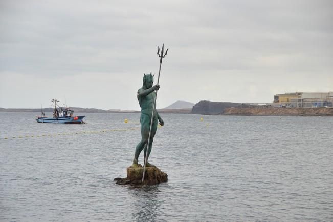 El Neptuno de la playa de Melenara recupera su brazo y su tridente