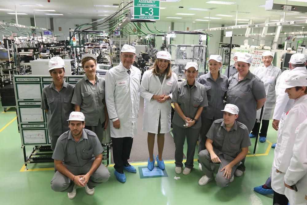 La presidenta de la Junta ha agradecido el compromiso de Fujitsu con Málaga y Andalucía y ha resaltado el hecho de que la fábrica sea "una de las más productivas de este grupo en el mundo"