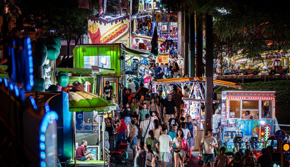 Les atraccions de les festes de Sants esgoten els seus nous veïns