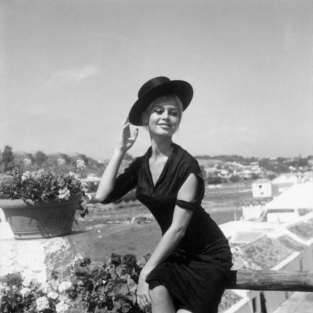 Brigitte Bardot, en la terraza del hotel Playa Montemar.