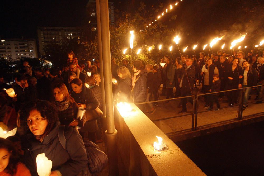 Les lluminàries porten el foc i la música medieval a les Pedreres