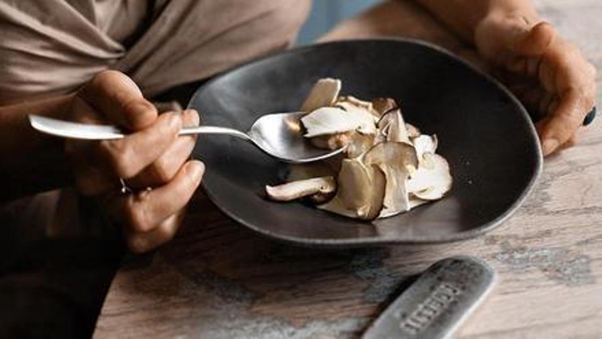 Crema helada de parmigiano reggiano, boletus y avellanas de Agreste (Barcelona).