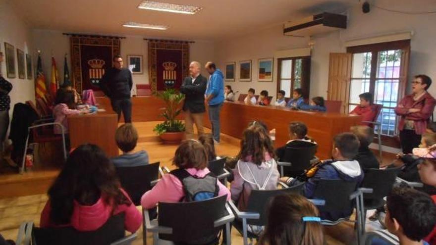 Los alumnos de tercero visitan el Ayuntamiento de Mutxamel