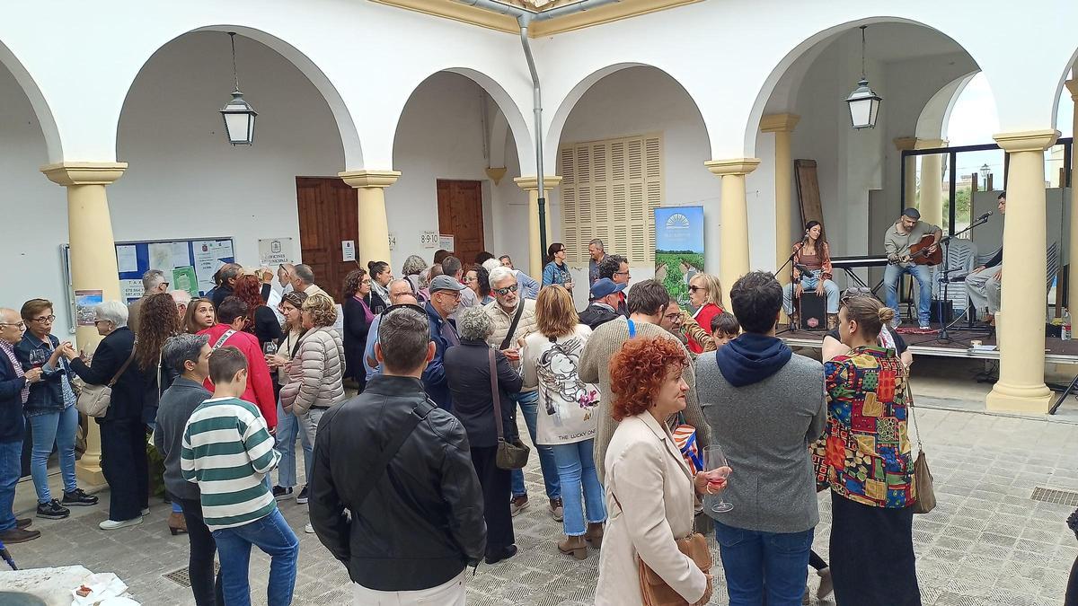 El Dia del Vi D. O., celebrat a les Escoles Velles de Petra.