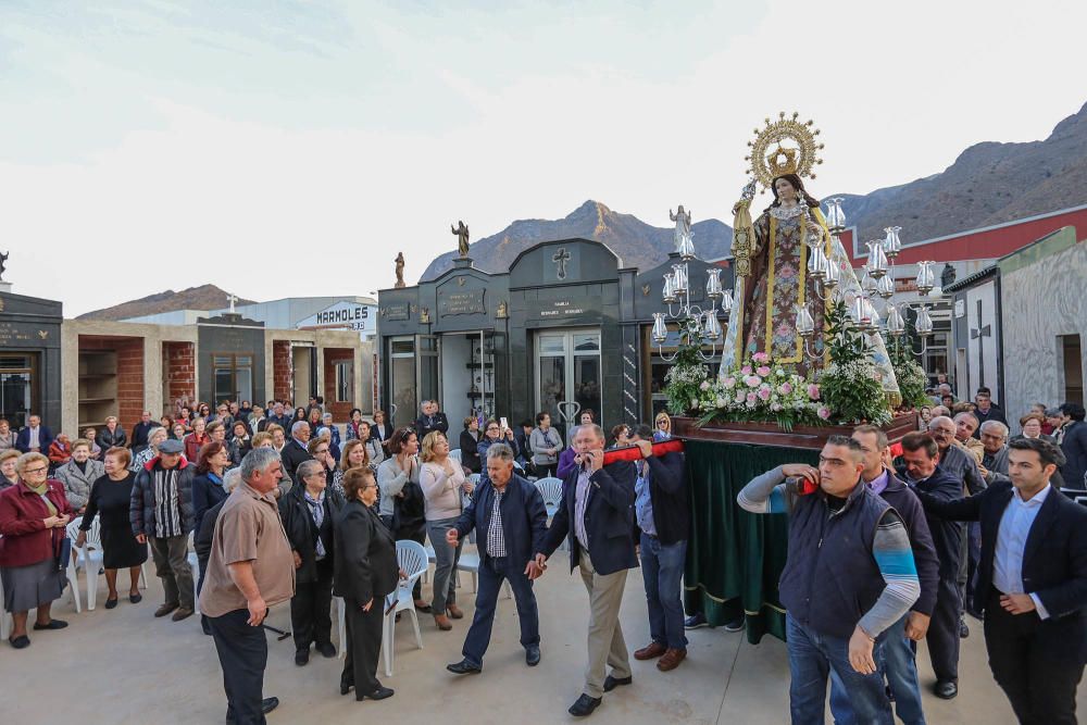 Un amplio número de vecinos se sumó a la celebración de los 200 años del cementerio de Cox.