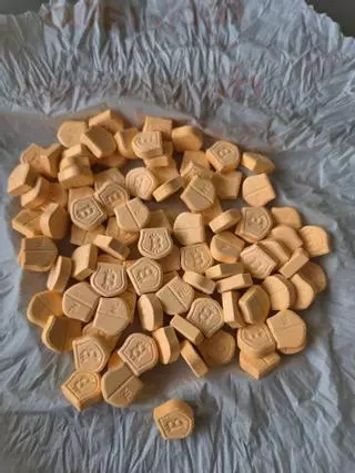 Enxampen una jove en patinet amb 190 pastilles d’MDMA i cocaïna a Olot