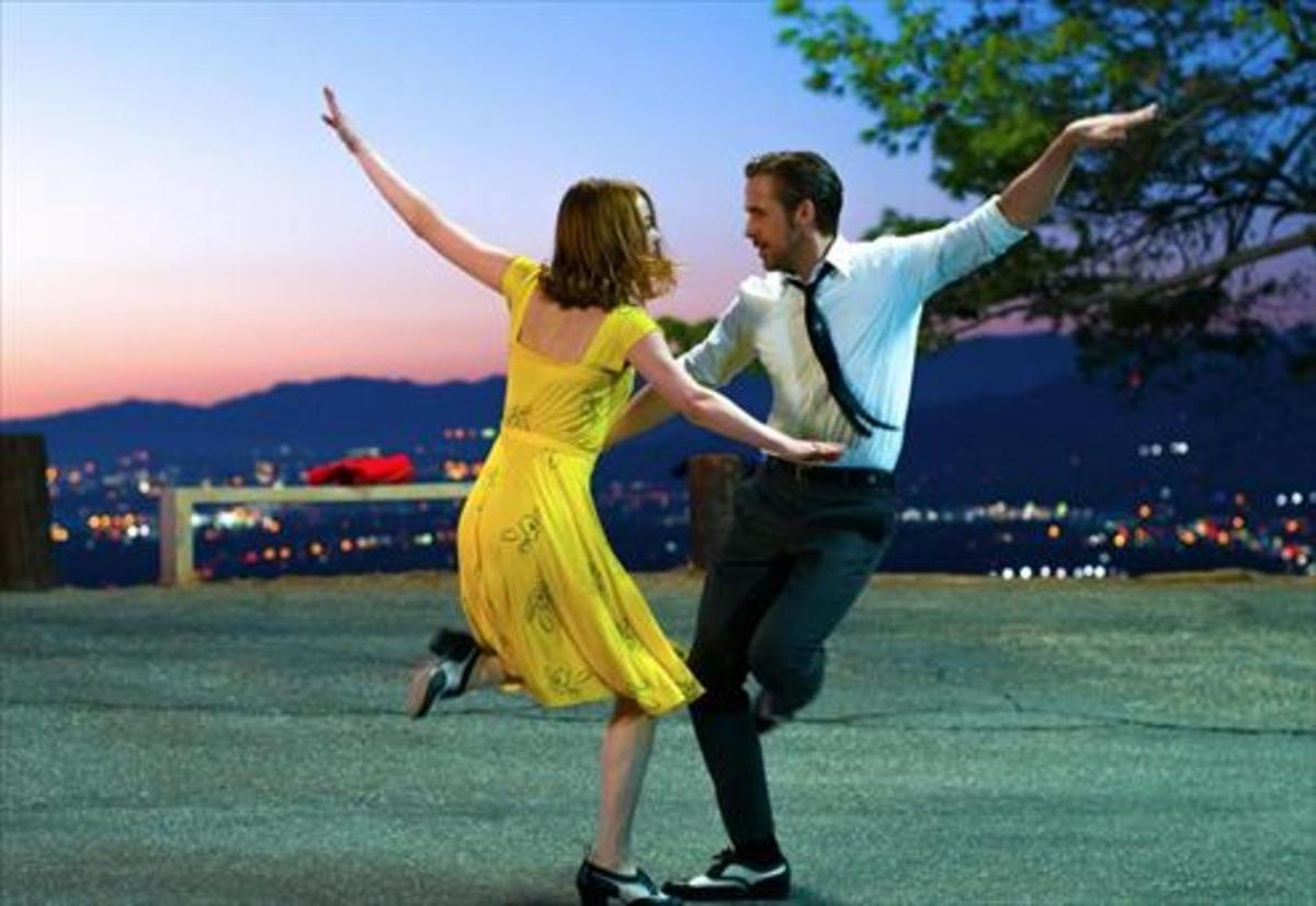 ’LA LA LAND’.  Emma Stone i Ryan Gosling, ballant a la pel·lícula.