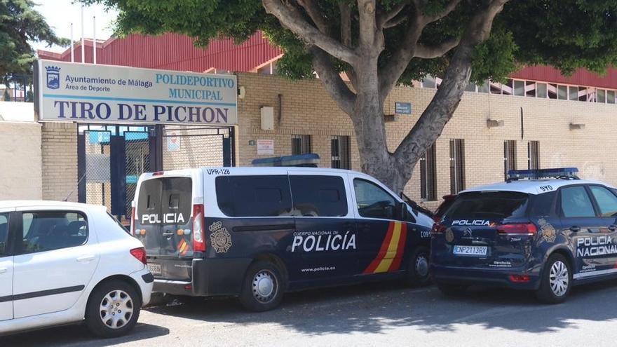 Casi un centenar de inmigrantes están alojados en el polideportivo de Tiro de Pichón.