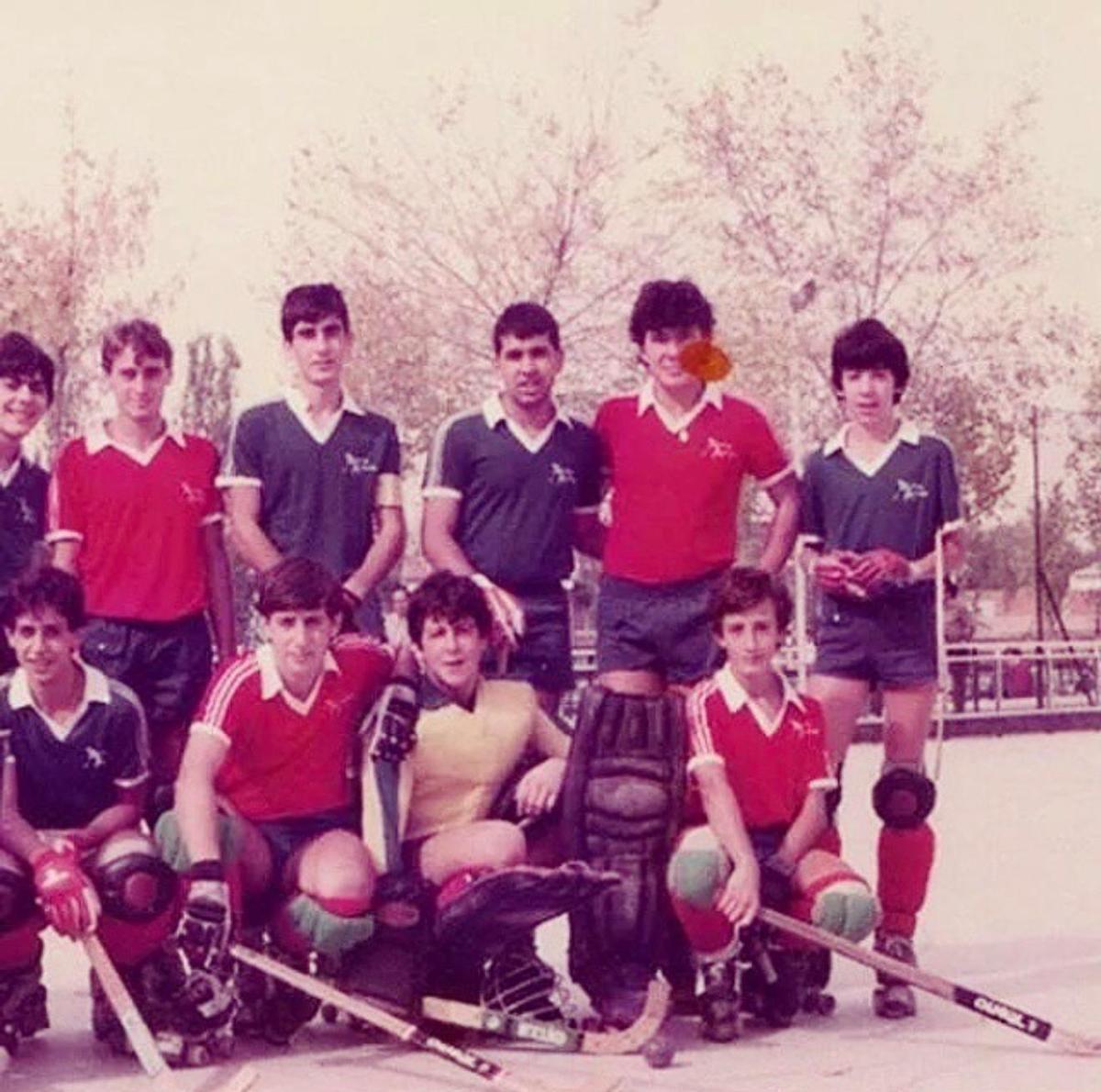 Miguel Ángel Horche (portero) y Miguel Najera (arriba de Horche), miembros del equipo juvenil 1981-1982