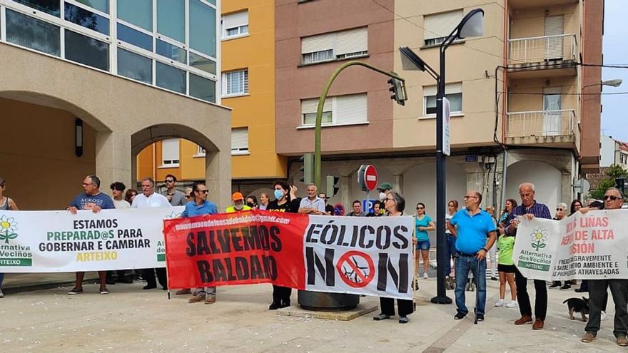 Manifestación contra los eólicos y el tendido de Sol y Mar en Arteixo