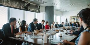 Inaki Mendizabal (CAF), Vega Yubero (Fundación Consejo España-Australia), Juan Millán (ASBA), Thomas Pettersen (Talgo), Sophia McIntyre (Embajadora de Australia en España), Laura Martín (Iberdrola), Luis Escartín (Acciona), Adrián Maqueda (Ocean Winds), José Luis Inogés (Navantia Seanergies) y Emilio Grande (ACS) fueron algunos de los invitados a este encuentro celebrado en Madrid.