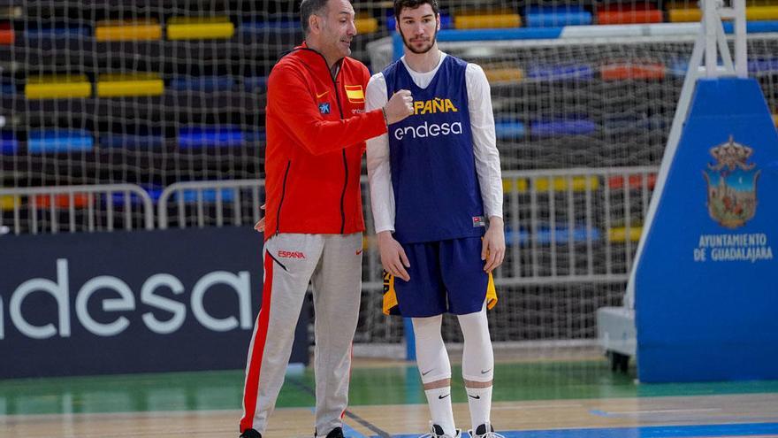 Darío Brizuela, con la selección española durante uno de los entrenamientos previos al encuentro de hoy en Rumanía.