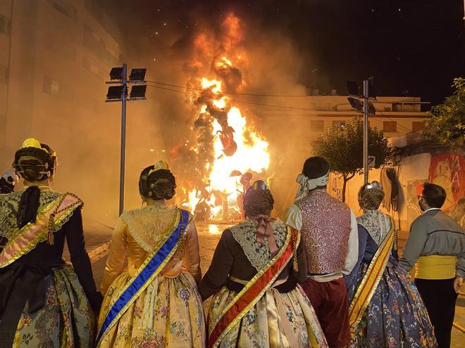 La 'cremà' que pone fin a las Fallas 2021 en Benicarló, en imágenes