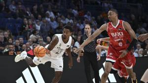 MADRID, 26/10/2025.-El jugador del Real Madrid T. Maledon, y el jugador del BAXI Manresa K. Akobundu, durante el partido de la jornada 4 de la Liga Endesa de baloncesto entre el Real Madrid y el BAXI Manresa, este domingo en el pabellón Movistar Arena en Madrid.-EFE/ Fernando Villar
