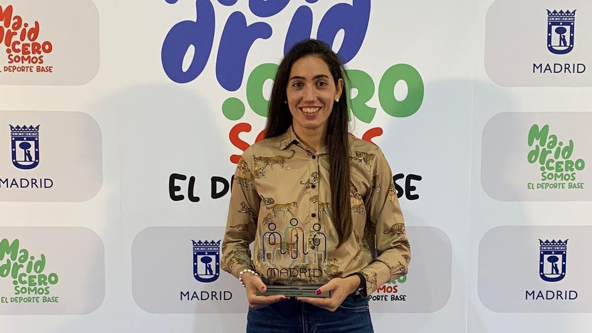 Sofía Bulgarella recoge como capitana del Madrid Chamberí el premio al éxito deportivo en la temporada 2021-22
