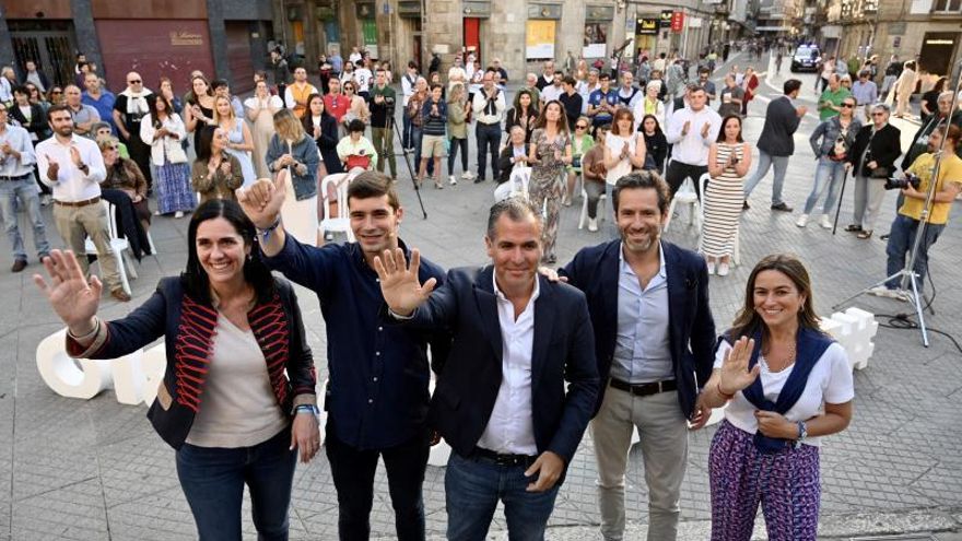 Paula Prado, Guille Juncal, Rafa Domínguez, Borja Sémper y Pepa Pardo, este miércoles en A Peregrina. // RAFA VÁZQUEZ