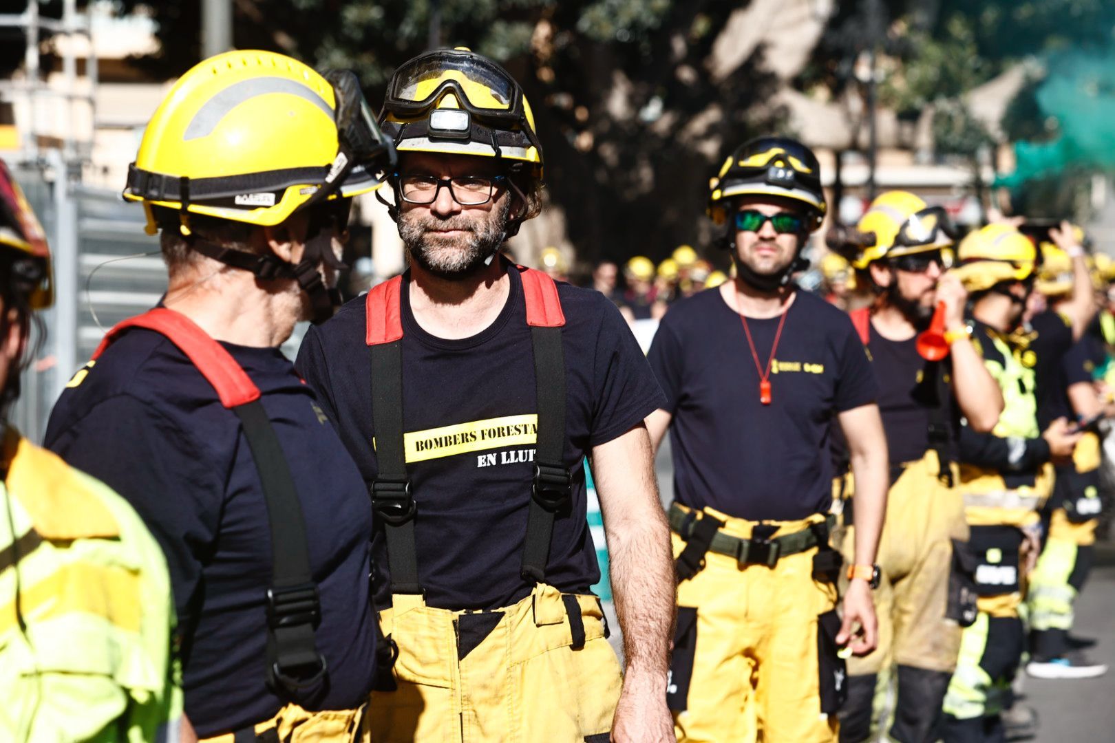 Manifestación en València de los bomberos forestales