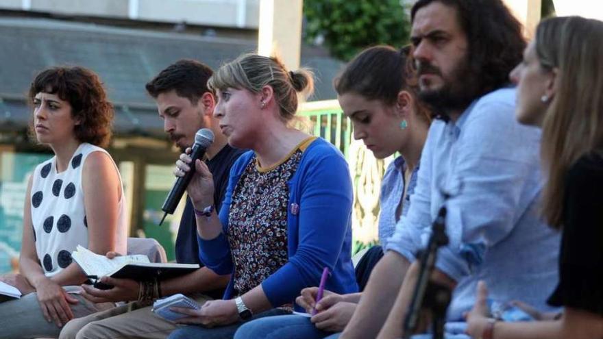 Alexandra Fernández, por la izquierda, Josué Villar, Carmen Santos, Eva Solla, Antón Sánchez y Mar Blanco.