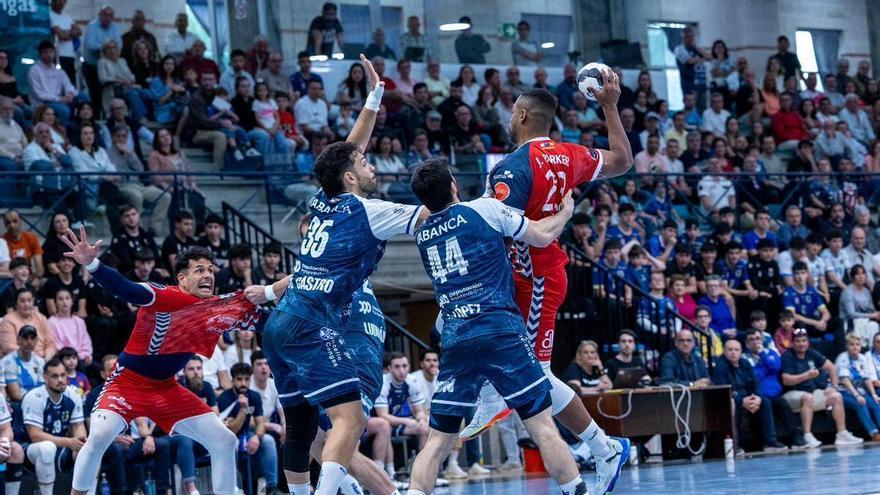 El Horneo Alicante malgasta en Cangas la opción de dejar atada la salvación