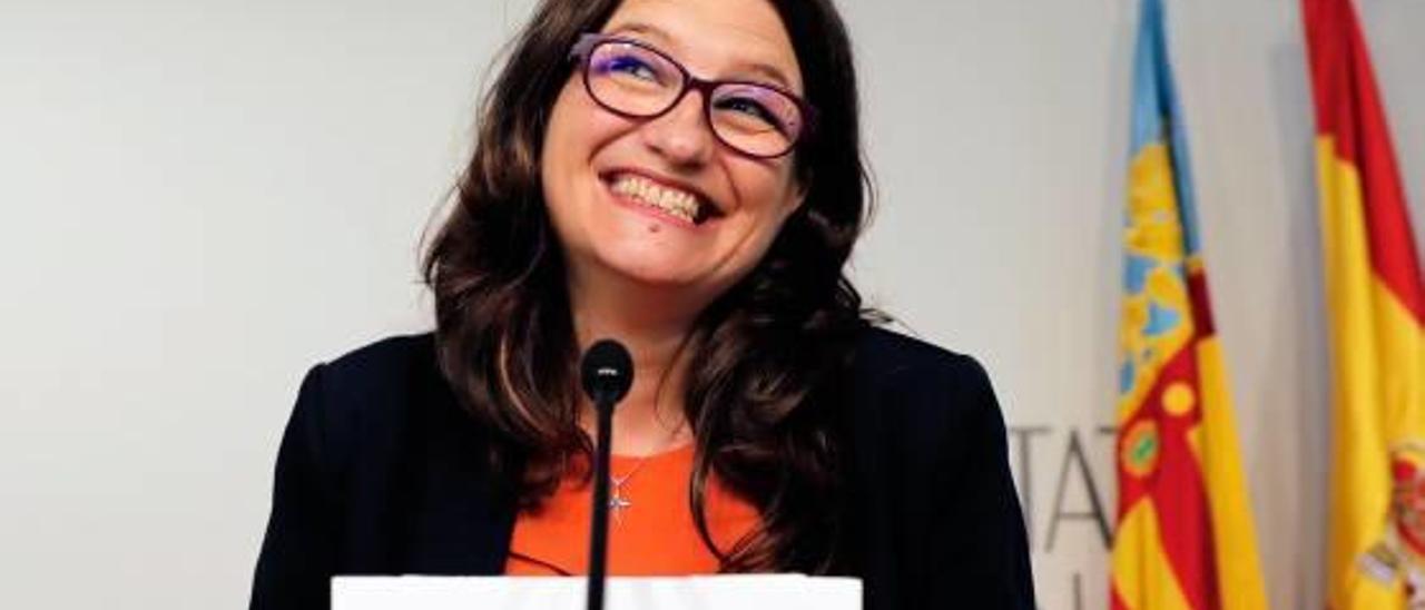 Una sonriente Mónica Oltra ayer, durante la rueda de prensa tras el pleno del Consell.