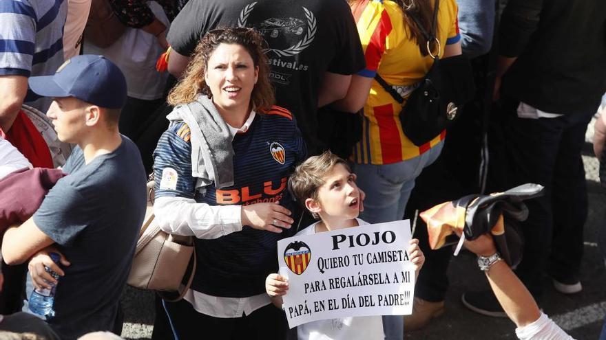 La afición en el partido de las Leyendas del Valencia CF