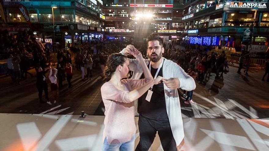 El Carnaval de Maspalomas se mueve a ritmo de salsa, bachata y kizomba