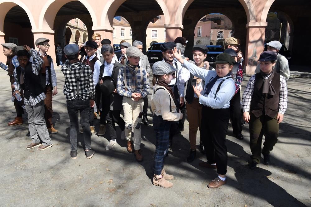 El alcalde Xulio Ferreiro y varios concejales participan en el descubrimiento de la placa de la calle que linda con la Maestranza. La enfermera llevó a América la vacuna contra la viruela en el XIX.