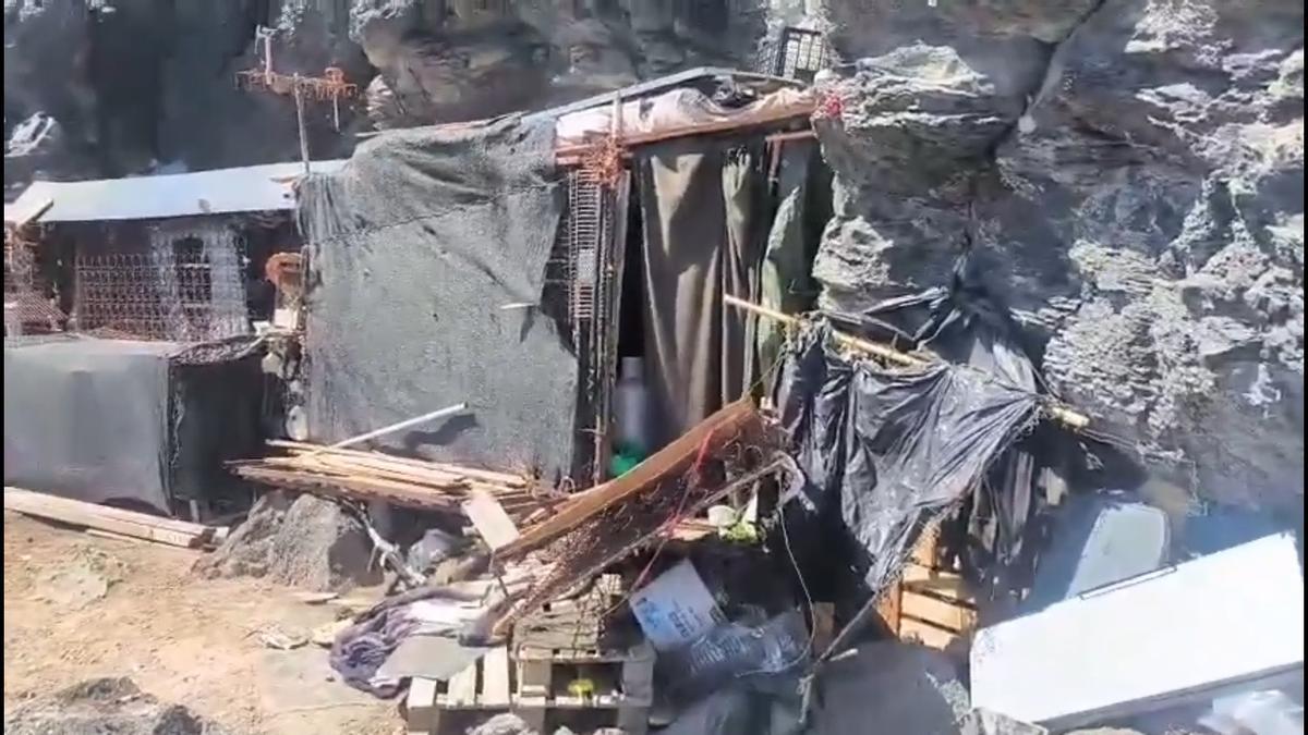 Un okupa agrede a dos menores en la playa de El Bobo (Playa de las Américas)
