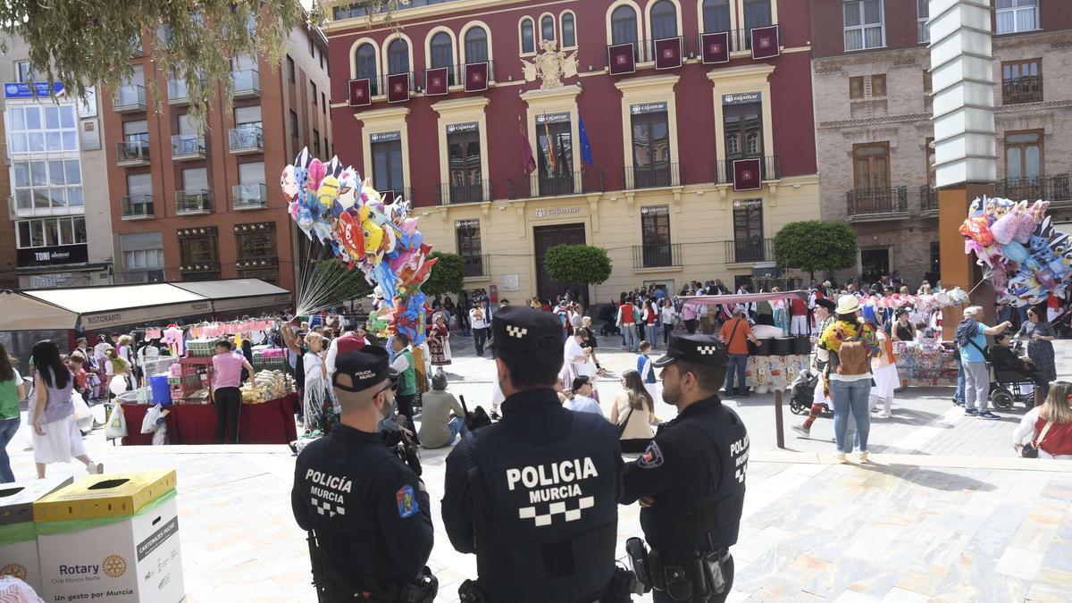 Agentes de la Policía Local de Murcia este martes, durante la celebración del Bando de la Huerta.