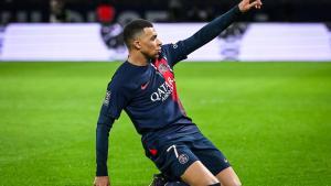 Kylian Mbappé celebra el gol que anotó en la final de la Supercopa de Francia.