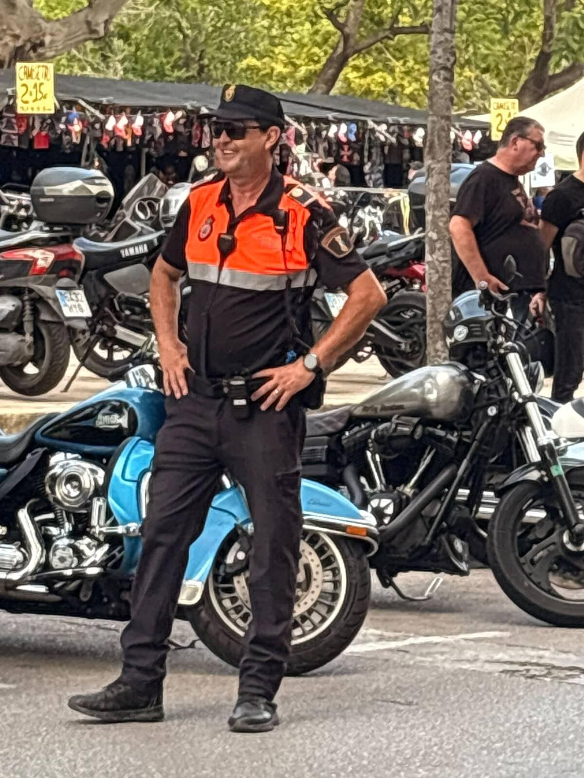 Paco "Canya" lleva una década sirviendo a la ciudadanía en Protección Civil Oliva