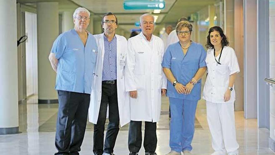 Julio Velasco, coordinador de trasplantes de Son Espases, Gonzalo Gómez Marqués, coordinador del servicio de nefrología, Pedro Pizà, jefe del servicio de urología y las enfermeras Mª Antònia Bauzà y Vanessa Rus.