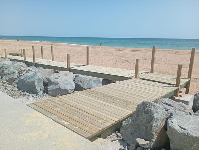 FOTOGALERÍA | Las imágenes de las nuevas rampas accesibles y escaleras en el paseo marítimo de Matalascañas