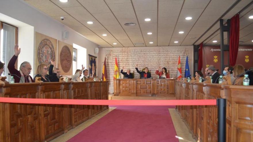 Pleno municipal celebrado ayer en Benavente. | E. P.