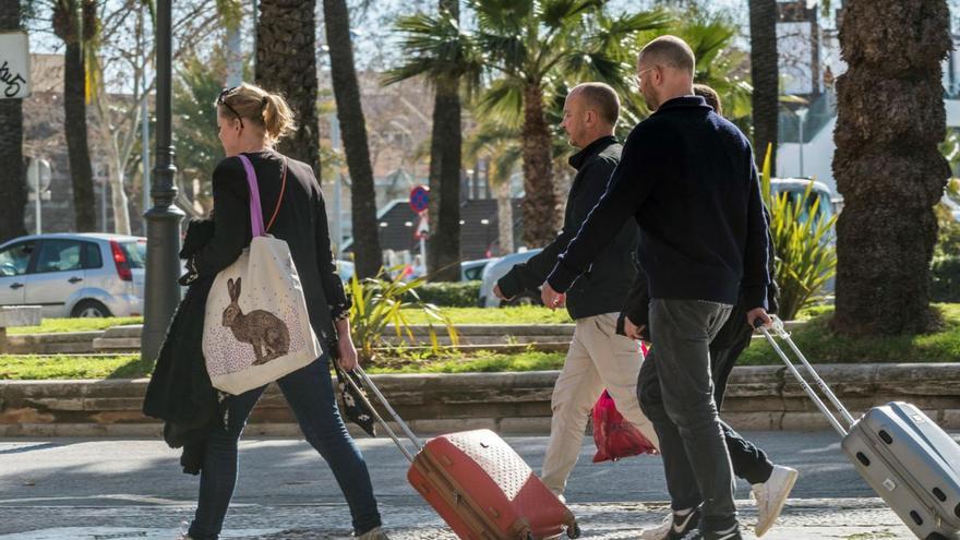 Weiterhin sind viele Urlauber in Palma in Ferienwohnungen untergebracht – illegal. | FOTO: CATI CLADERA/EFE