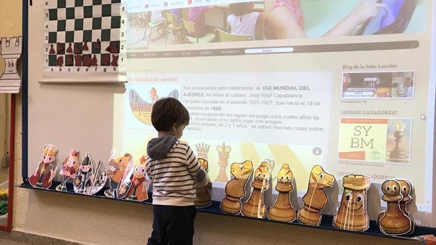 El equipo pedagógico de ajedrez crece con una maestra de Infantil