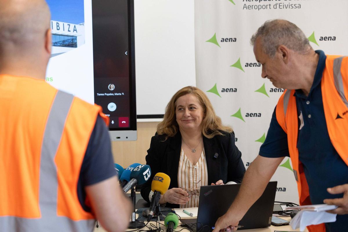 AENA insiste en que no va aumentar el número de vuelos ni de pasajeros en el aeropuerto de Ibiza