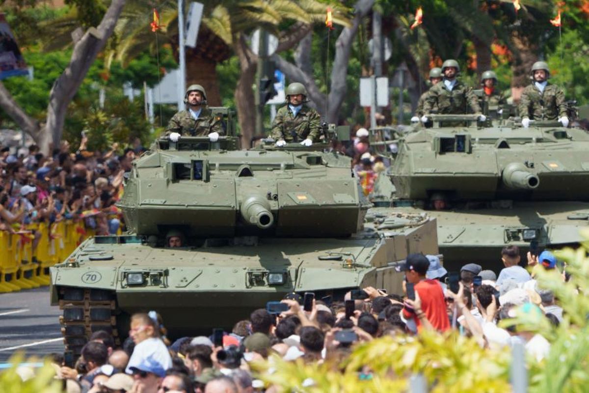 Un momento del desfile del Dia de las Fuerzas Armadas el pasado 7 de junio en Santa Cruz de Tenerife.