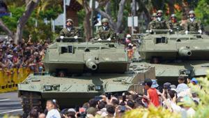 Un momento del desfile del Dia de las Fuerzas Armadas el pasado 7 de junio en Santa Cruz de Tenerife.