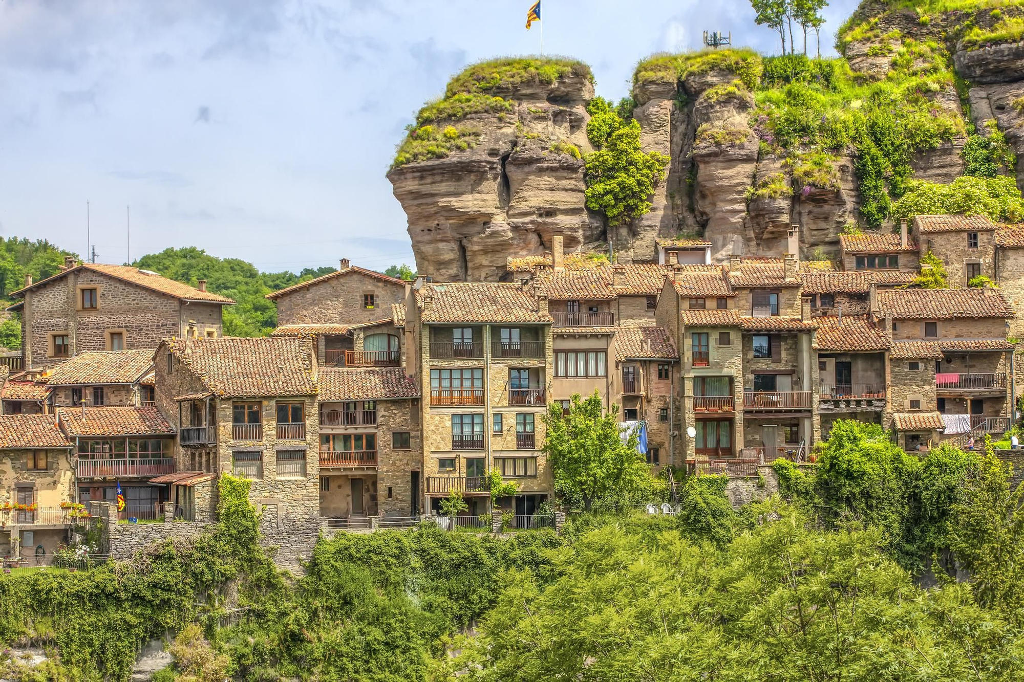 El pueblo más bonito del mundo que esconde la cascada más alta de Cataluña