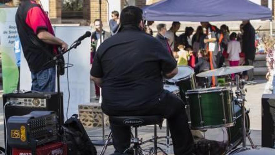 «Sentim els Parcs» inunda las zonas verdes de música y juegos