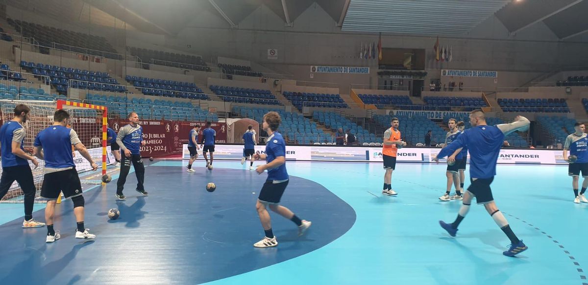 Un momento del entrenamiento de ayer del Frigoríficos del Morrazo en Santander.