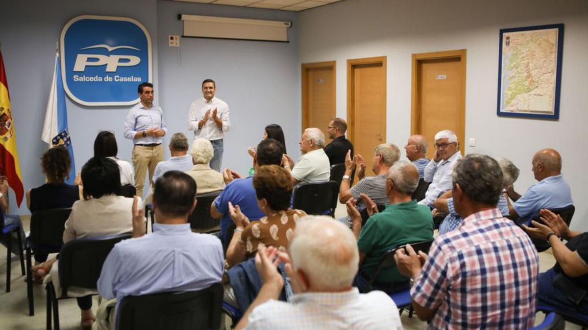 Luis López y Santiago Rodríguez en la sede del PP.  | // A. GUTIÉRREZ