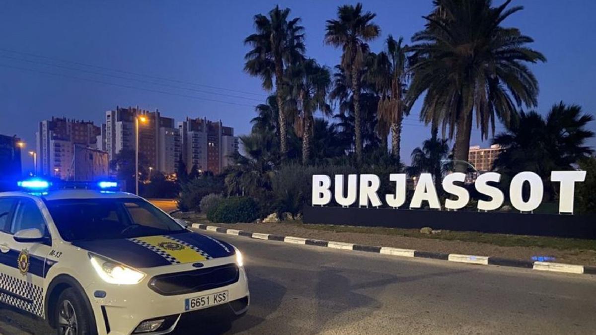 La Policía Local de Burjassot investiga la muerte de un hombre. A.B.