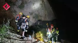 Los bomberos rescatan a un joven de 21 años en la vía ferrata de Callosa de Segura
