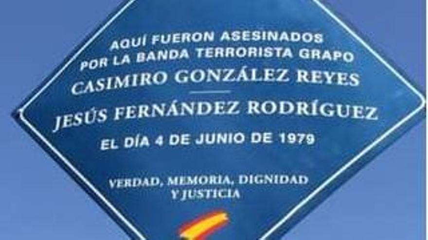 Placa de homenaje instalada en Madrid.