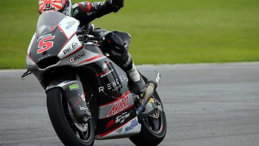 Zarco celebra su victoria en Silverstone. // Efe