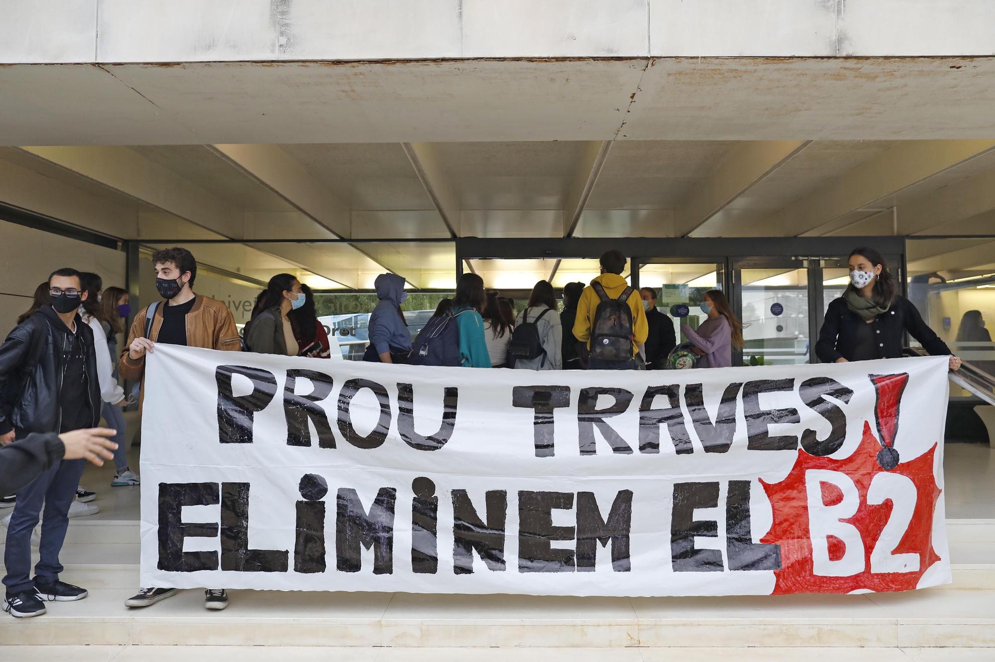 Nova protesta contra l'obligatorietat de la tercera llengua a la UdG